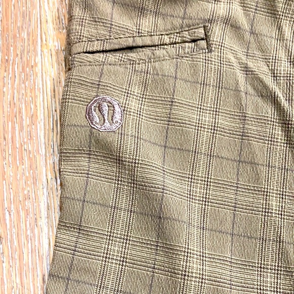 Lululemon men’s plaid shorts size 34 - Picture 8 of 9